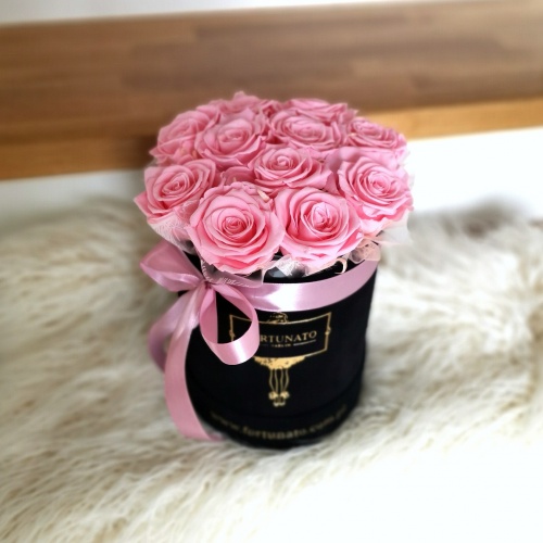 Mały zamszowy box z różami