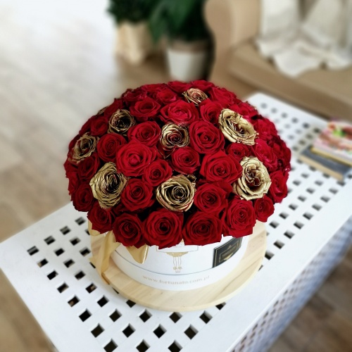 XL Duży zamszowy box z ok 80 różami